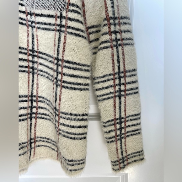 Women's Super Soft Fuzzy Quarter Zip Plaid Sweater Size Medium - Picture 5 of 8
